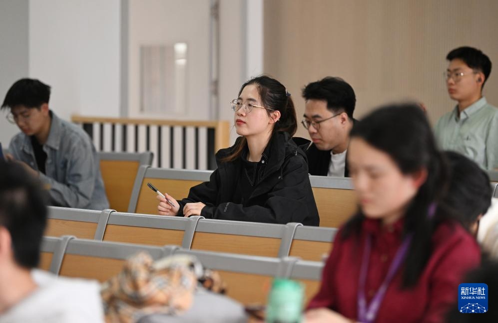 “95后”博士生杨雅丽：在历史研究中守护抗战记忆