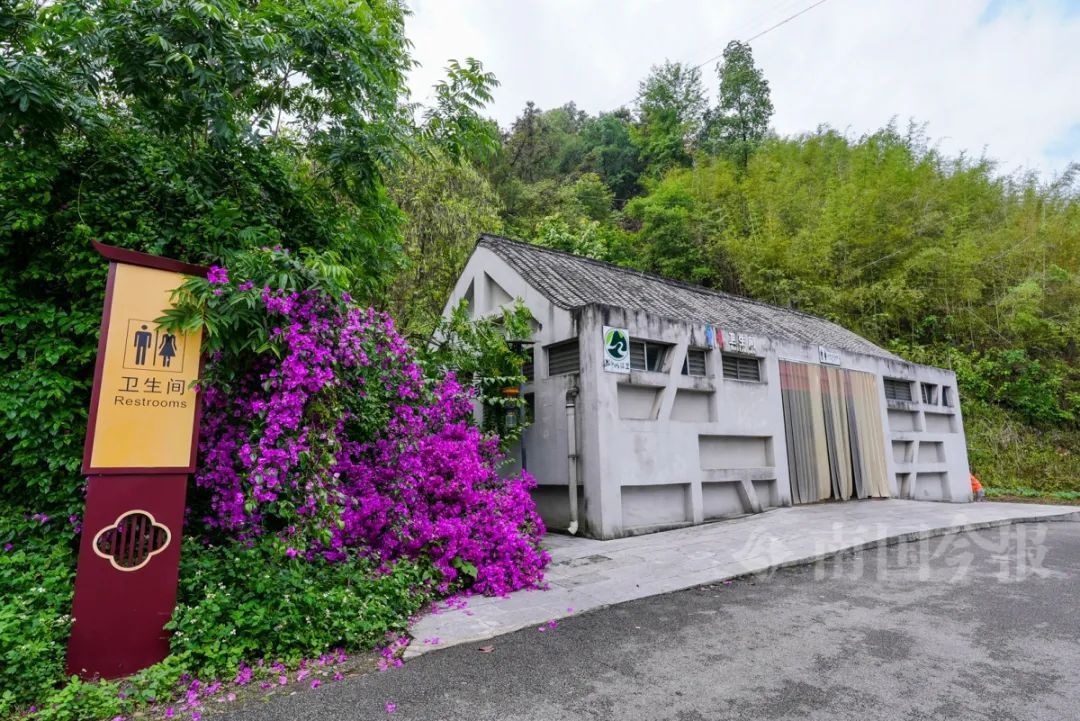 柳州公厕竟能拍出“天空之镜”!还有更多你想不到→ 柳州公厕竟能拍出“天空之镜”!还有更多你想不到→