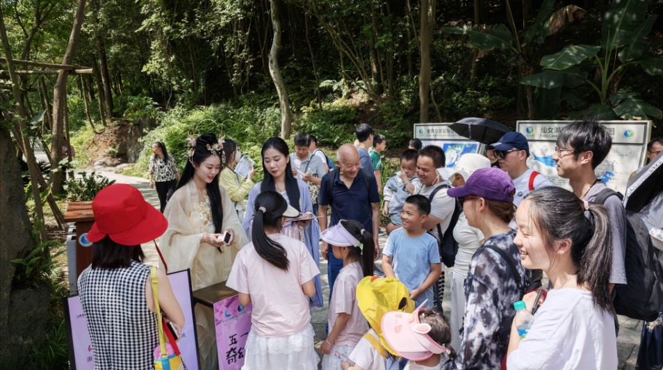 哪个景区这么“出片”啊?还能遇见“欢天喜地七仙女”? 哪个景区这么“出片”啊?还能遇见“欢天喜地七仙女”?