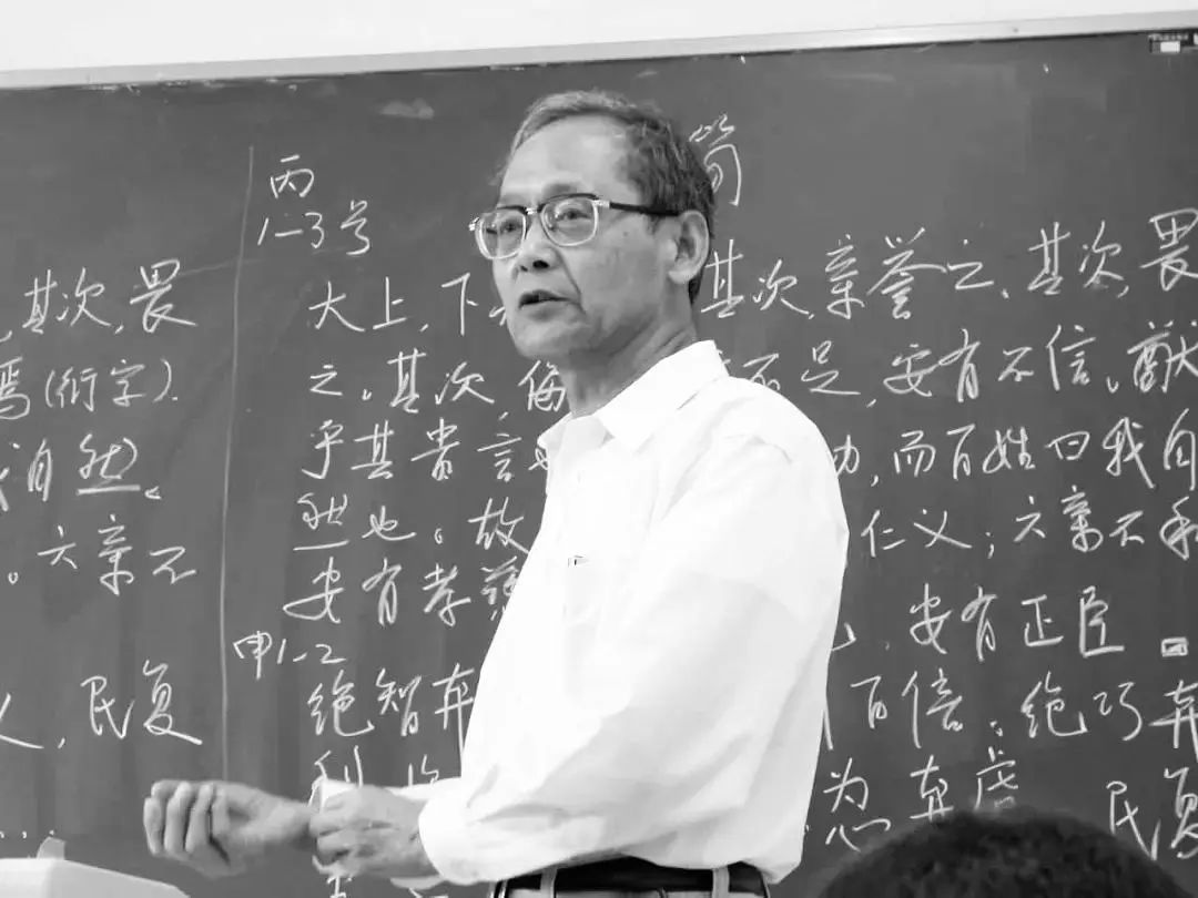 他因病去世，高校官网变黑白送别，复旦大学发布讣告