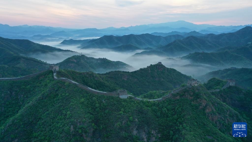 河北承德：雨后金山岭长城现云海景观