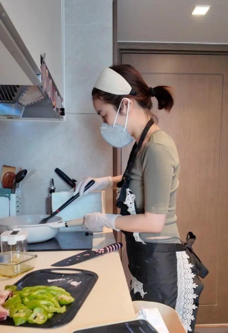 女子上门做饭每天6单，月入近2万遭质疑，本人回应