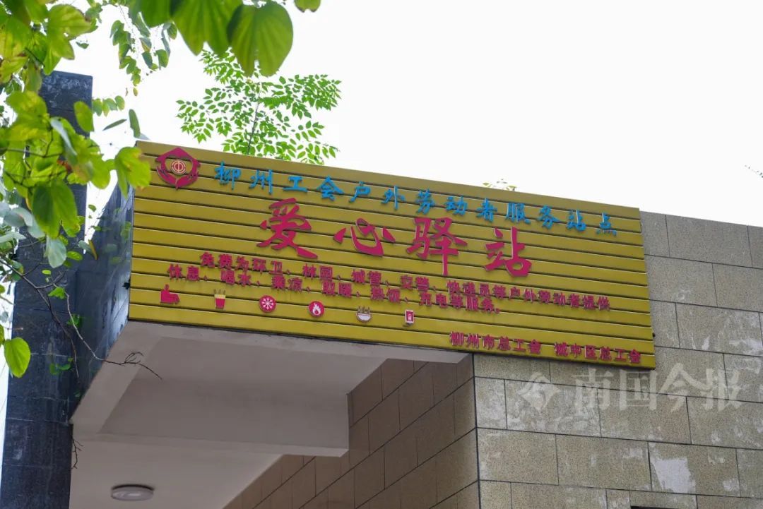 柳州公厕竟能拍出“天空之镜”!还有更多你想不到→ 柳州公厕竟能拍出“天空之镜”!还有更多你想不到→