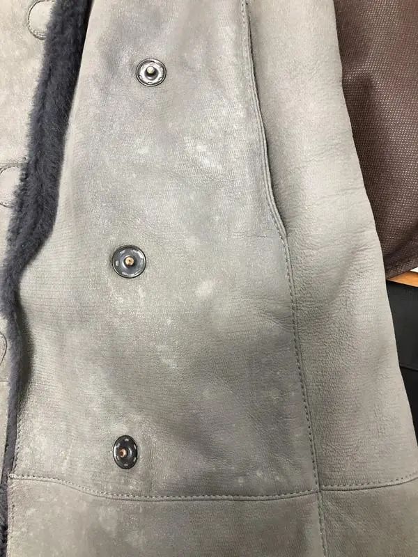 惊呆！8万元阿玛尼皮衣，干洗后布满白斑！消费者维权五年，证物离奇消失→