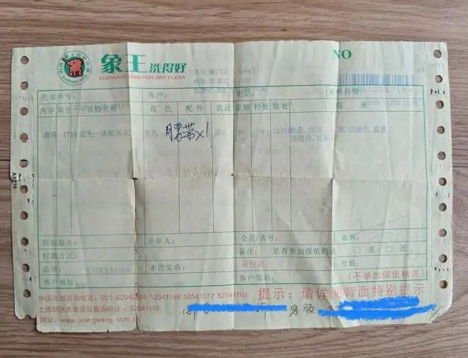 惊呆！8万元阿玛尼皮衣，干洗后布满白斑！消费者维权五年，证物离奇消失→