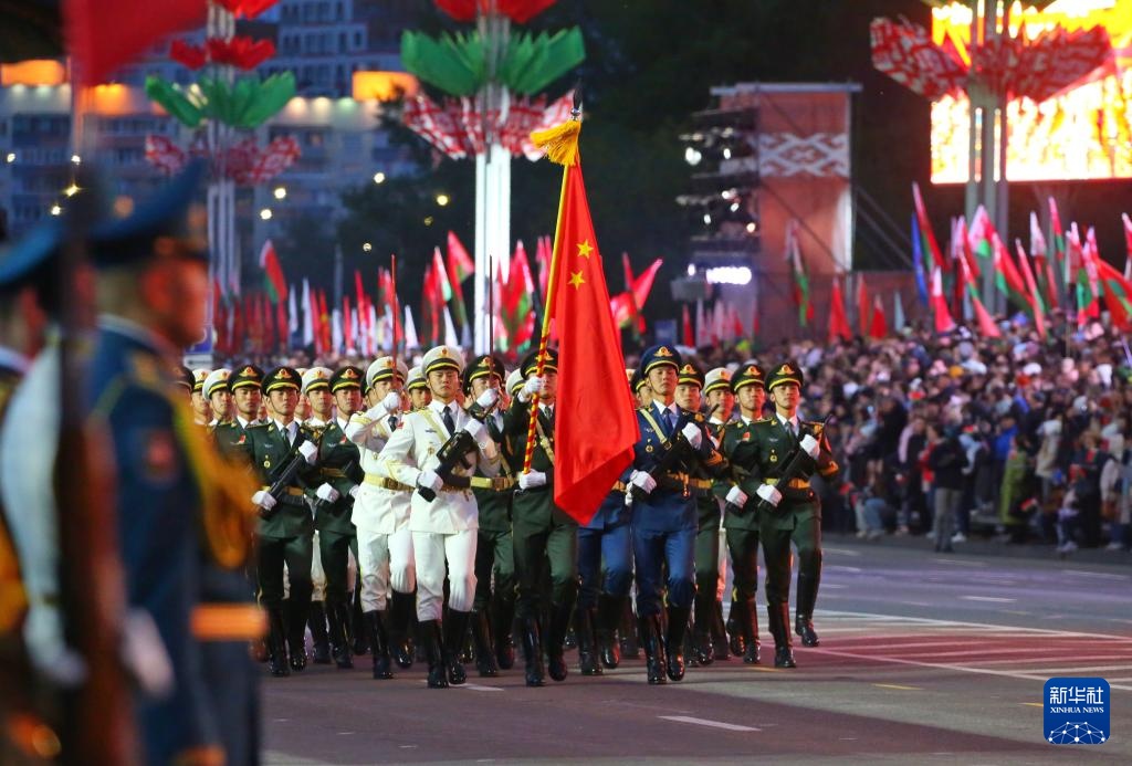现场画面！中国仪仗队参加白俄罗斯阅兵式