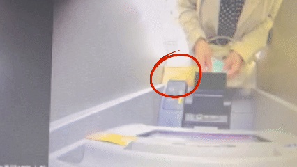 “我在银行ATM机旁发现一个信封！”