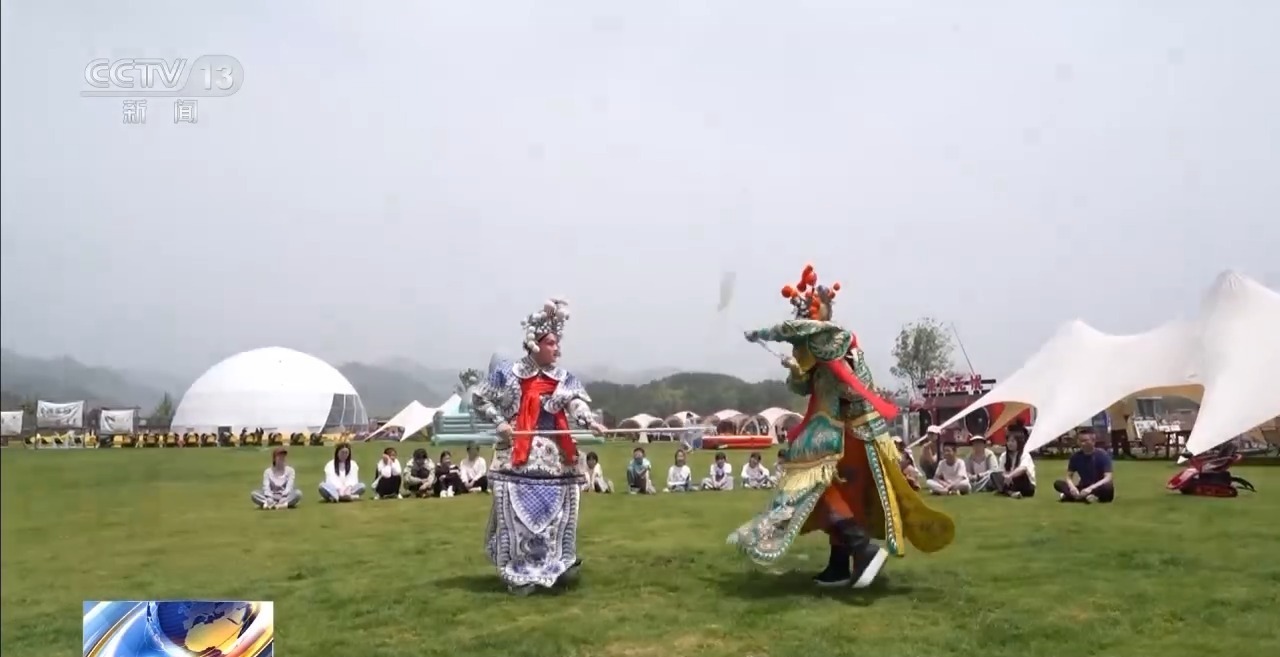 旅游中转地→“流量驿站” 高速服务区上演“变形记”