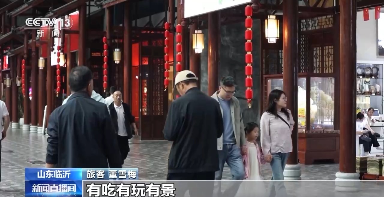 旅游中转地→“流量驿站” 高速服务区上演“变形记”