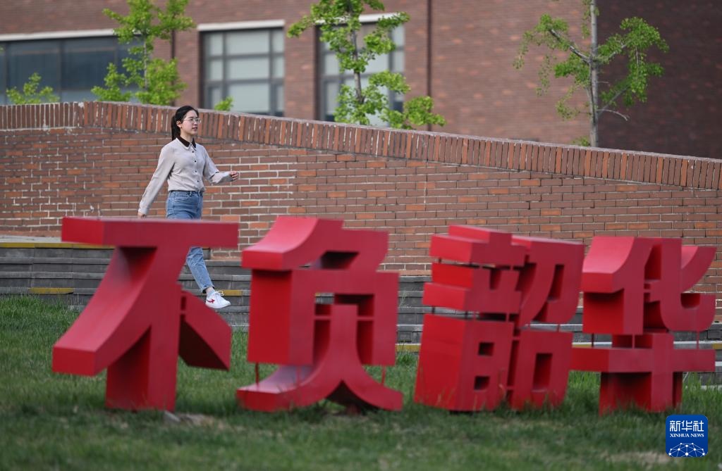 “95后”博士生杨雅丽：在历史研究中守护抗战记忆
