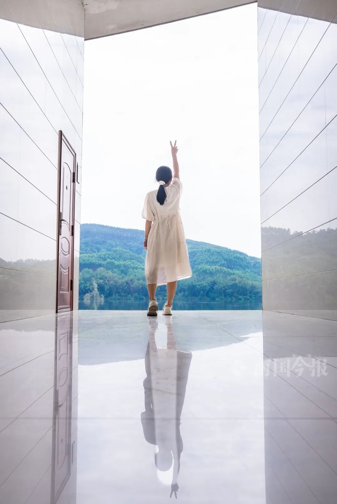 柳州公厕竟能拍出“天空之镜”!还有更多你想不到→ 柳州公厕竟能拍出“天空之镜”!还有更多你想不到→