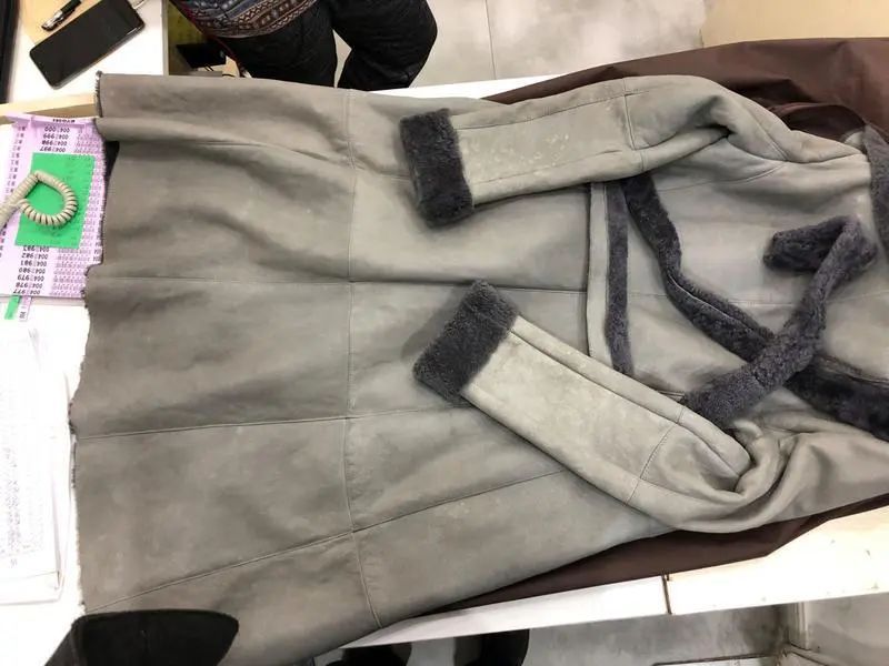 惊呆！8万元阿玛尼皮衣，干洗后布满白斑！消费者维权五年，证物离奇消失→