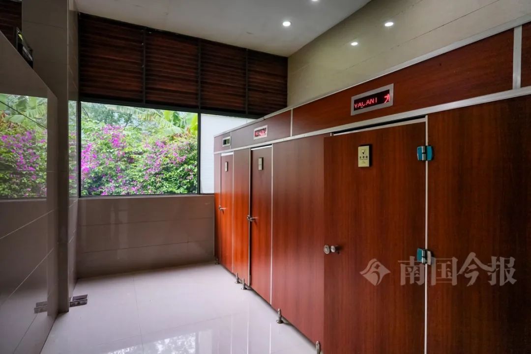 柳州公厕竟能拍出“天空之镜”!还有更多你想不到→ 柳州公厕竟能拍出“天空之镜”!还有更多你想不到→