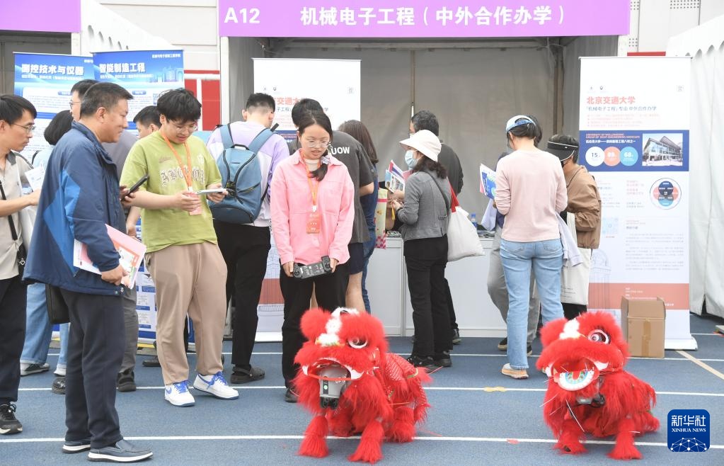 北京：校园开放日助力考生备战高考