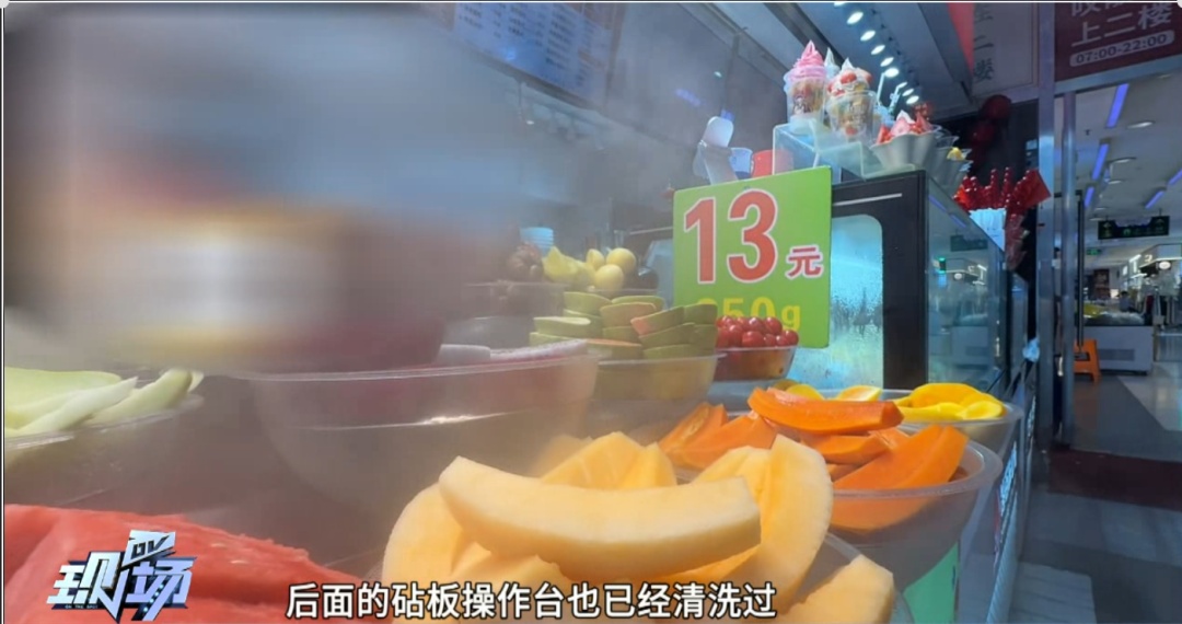 “爱吃菠萝的人天塌了”，看完真的不敢吃了……