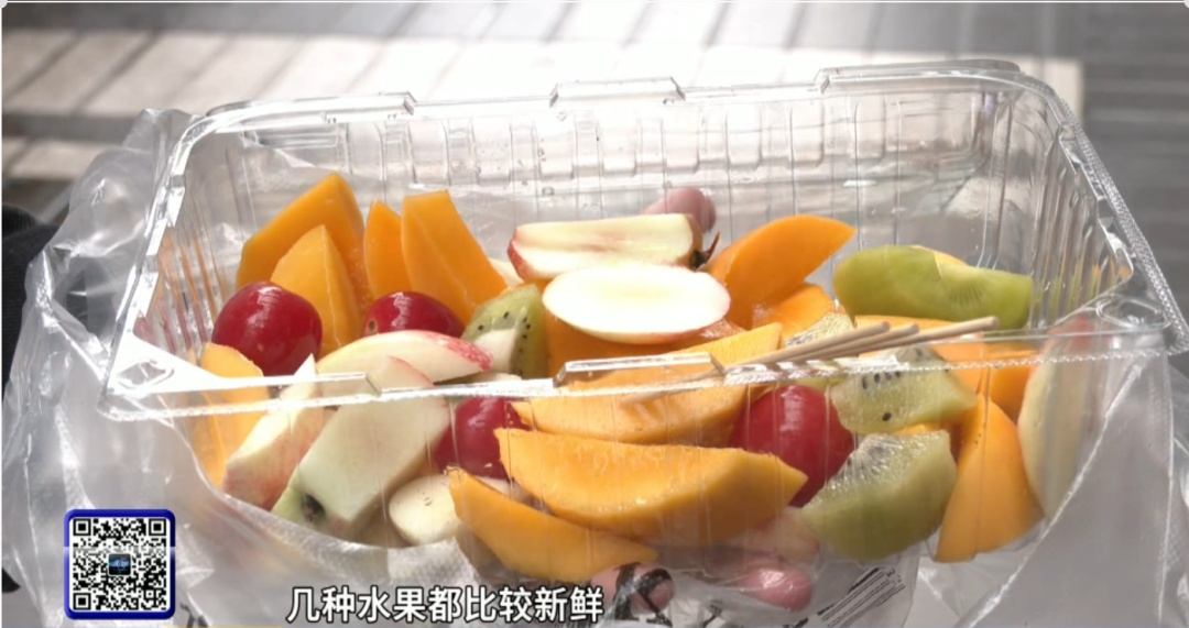 “爱吃菠萝的人天塌了”，看完真的不敢吃了……