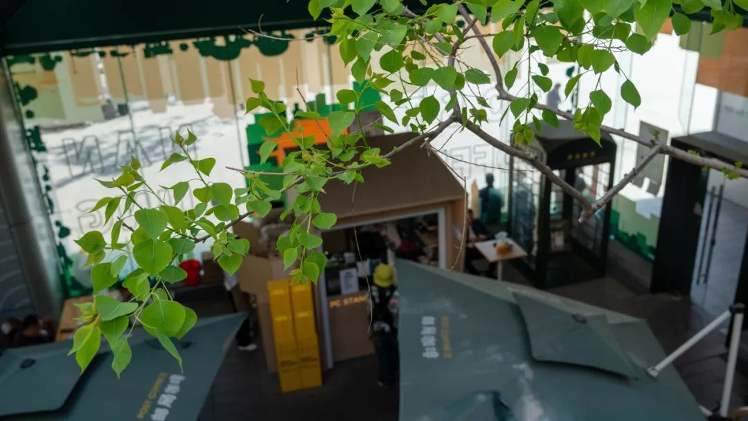 网友留言：“小编，南京站站名是不是多了一横？”