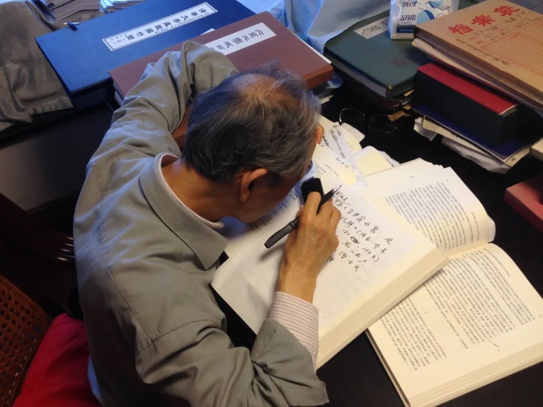 他因病去世，高校官网变黑白送别，复旦大学发布讣告