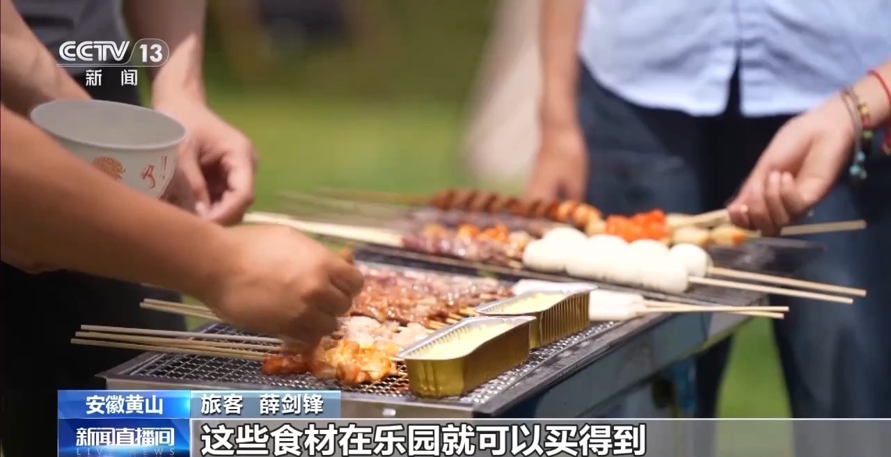 旅游中转地→“流量驿站” 高速服务区上演“变形记”