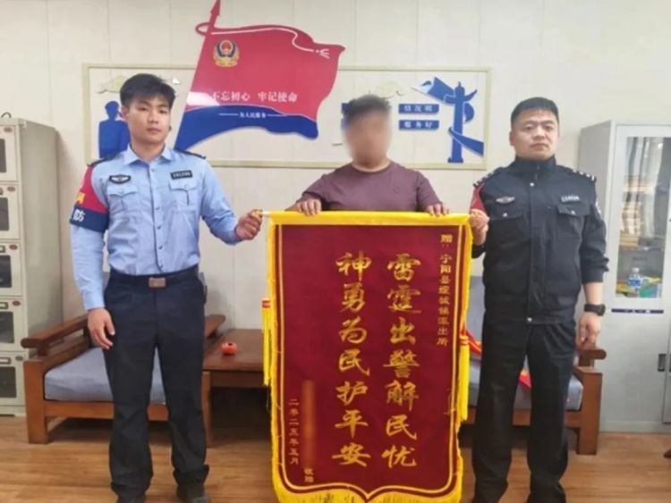 情况危急！事发泰安某地，一受惊疯牛，横冲直撞！民警果断开枪击毙……