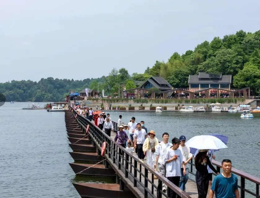 哪个景区这么“出片”啊?还能遇见“欢天喜地七仙女”? 哪个景区这么“出片”啊?还能遇见“欢天喜地七仙女”?