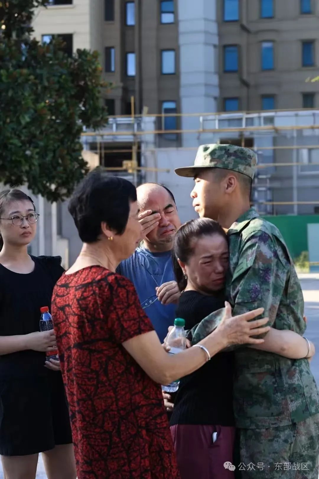 有一种妈妈，叫军人的妈妈！