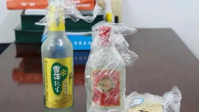 组局“杀猪”、酒中“下药”、赌桌“出千”！这“剧情”演都演不出来