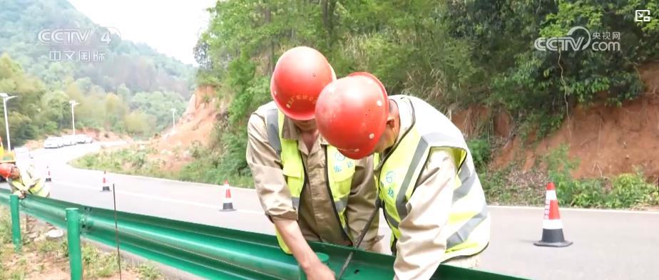 修一条路、富一方人:农村公路建设带动县域经济新发展 修一条路、富一方人:农村公路建设带动县域经济新发展