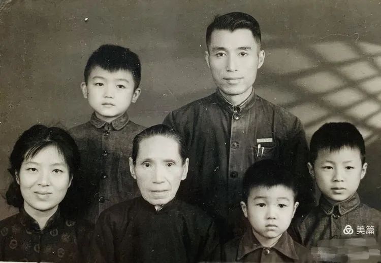 杭州公园里这对神奇“情侣”又现身了！真实身份让人太羡慕……