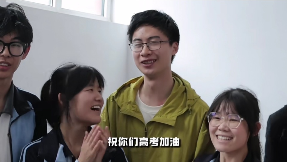 “清华博士”庞众望告白去世母亲！他出身贫困，以744分考入清华