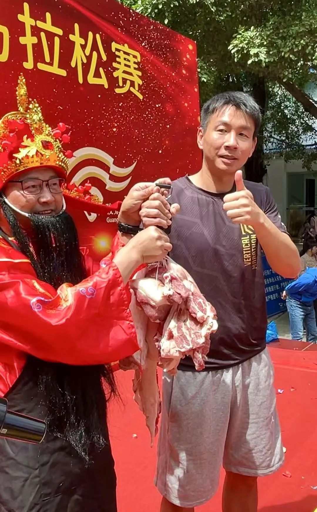 减肥奖猪肉！广州一小区办“斤斤计较”挑战赛，冠军喜提14斤猪肉