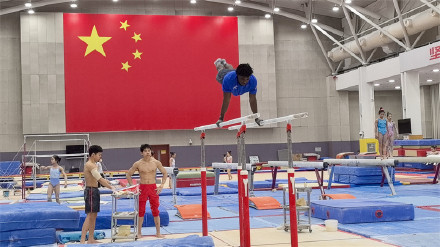 美国体操选手到访中国体操队