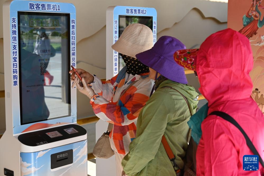 甘肃敦煌：大漠乘驼数字化系统上线运营