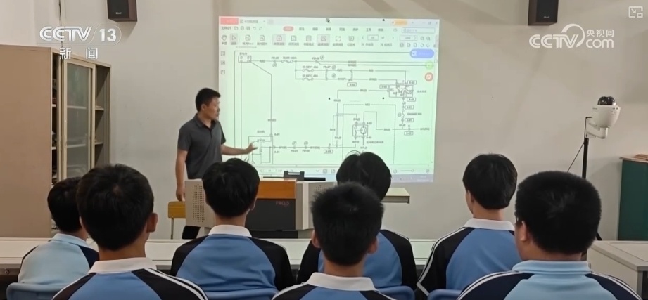 新赛项、新职业、新技术成职业技能大赛亮点 选手跨专业参赛提升复合能力