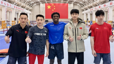 美国体操选手到访中国体操队