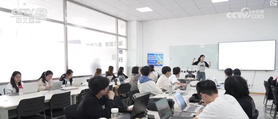 从资金补助到“微专业”培训！多地创新服务助力高校毕业生高质量就业