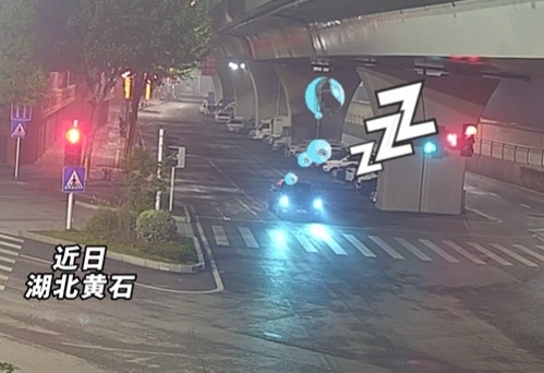 “兄弟吵架……我没开车啊！”醉驾司机路口酣睡，被交警喊醒后满嘴胡话