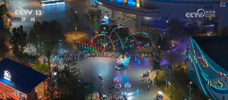 “一秒入戏”穿越、亭台楼阁火树银花 多样“夜”态激活消费新活力