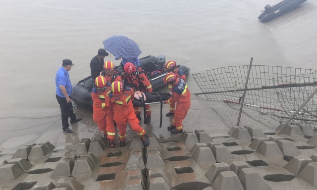 事发杭州钱塘江!一声巨响,水上出现一个黑影,万万没想到... 事发杭州钱塘江!一声巨响,水上出现一个黑影,万万没想到...