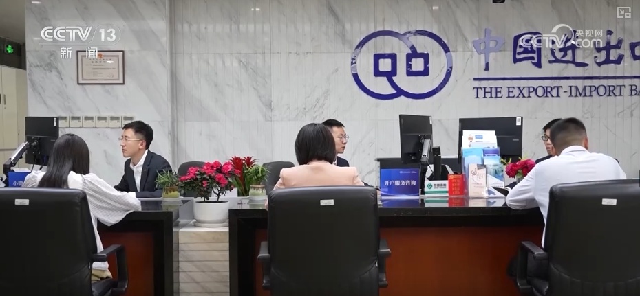 “真金白银”纾困、“政策+市场”防控……外贸企业手握“定心丸”放开手脚拓市场