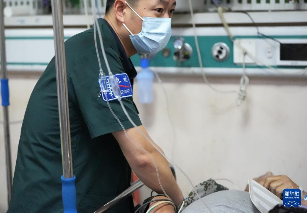 急诊科里的守护者