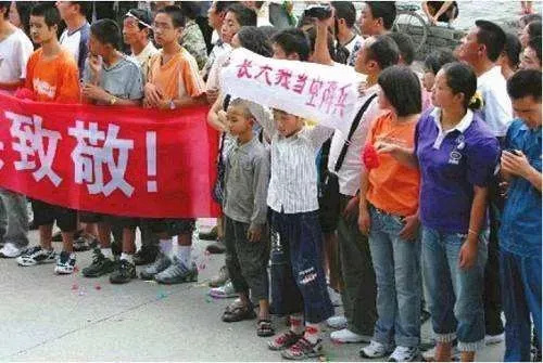 17年前被救的孩子们，现在过得怎么样了？