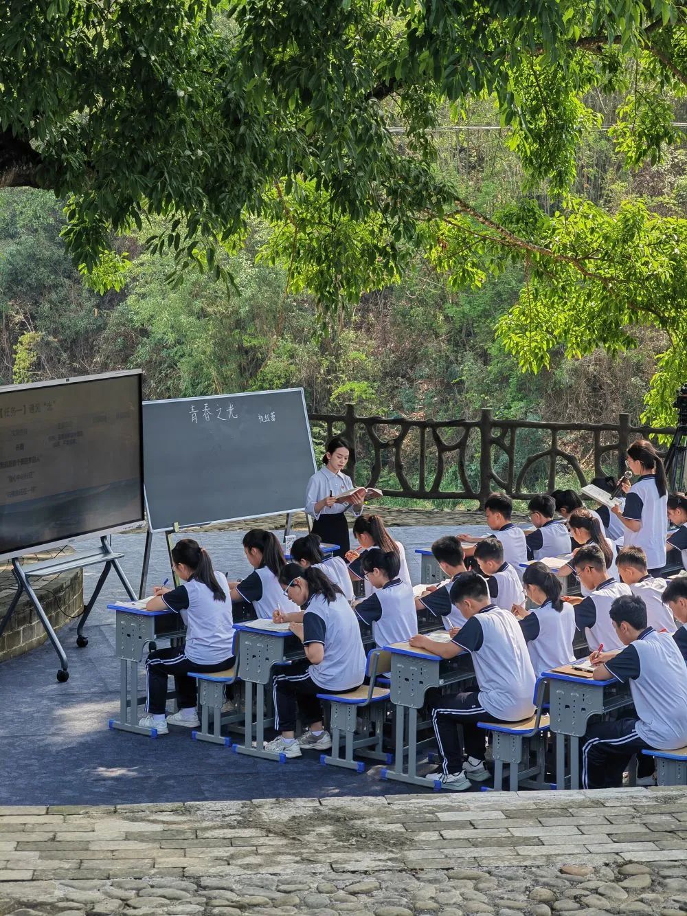 黄文秀,孩子们都知道你! 黄文秀,孩子们都知道你!