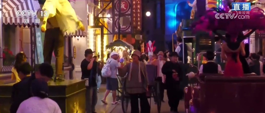 “一秒入戏”穿越、亭台楼阁火树银花 多样“夜”态激活消费新活力