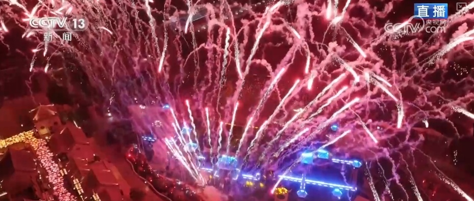 “一秒入戏”穿越、亭台楼阁火树银花 多样“夜”态激活消费新活力