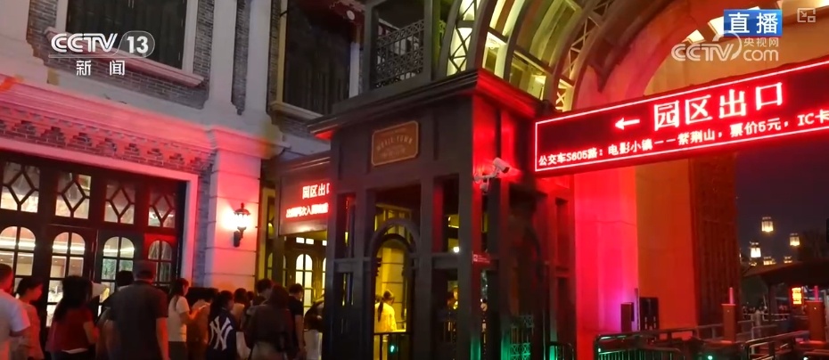 “一秒入戏”穿越、亭台楼阁火树银花 多样“夜”态激活消费新活力