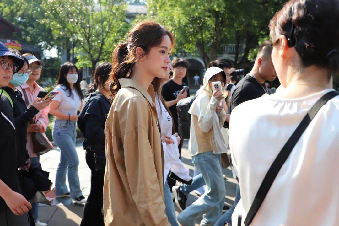 欧阳娜娜回江西，官宣新身份！