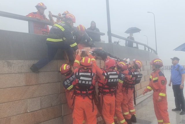 事发杭州钱塘江!一声巨响,水上出现一个黑影,万万没想到... 事发杭州钱塘江!一声巨响,水上出现一个黑影,万万没想到...