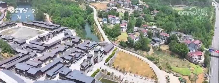 乡村旅游“燃”动:县域订单年轻化 旅居创业共绘乡村新景 乡村旅游“燃”动:县域订单年轻化 旅居创业共绘乡村新景