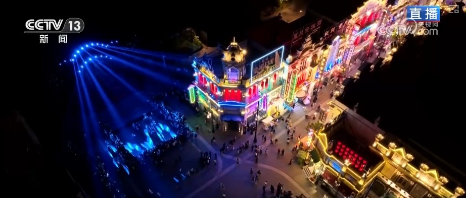 “一秒入戏”穿越、亭台楼阁火树银花 多样“夜”态激活消费新活力